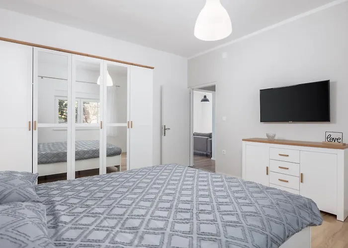 Apartment Div