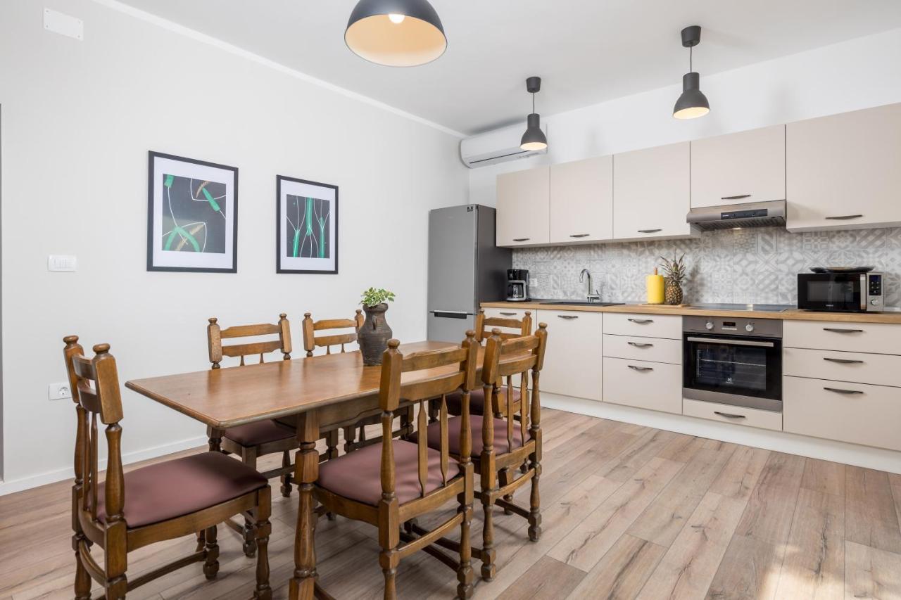 Apartment Div *